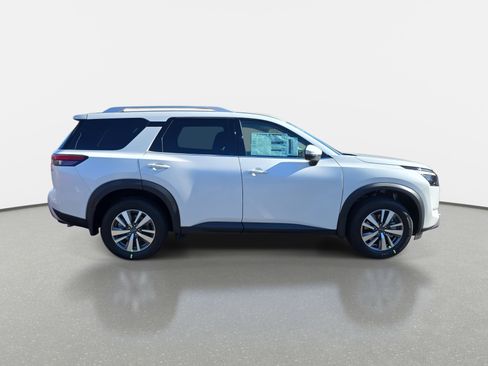 New 2025 Nissan Pathfinder SL image 4