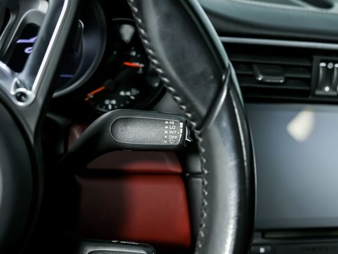 Used 2018 Porsche 911 Carrera image 30