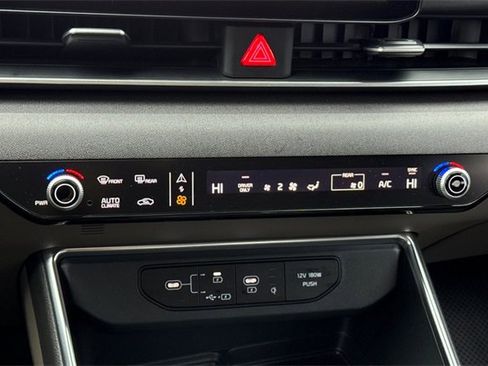 Certified 2025 Kia Carnival EX image 27