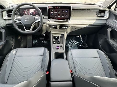 New 2026 Volkswagen Tiguan SE image 32