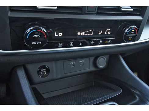 Certified 2025 Nissan Rogue SV image 25