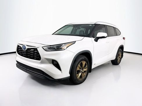 Used 2023 Toyota Highlander Bronze Edition image 3