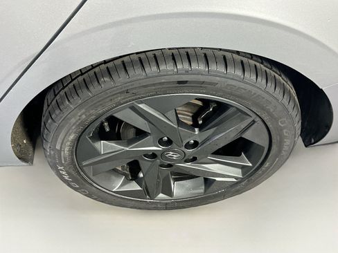 Used 2023 Hyundai Elantra SEL w/ Convenience Package FWD image 30