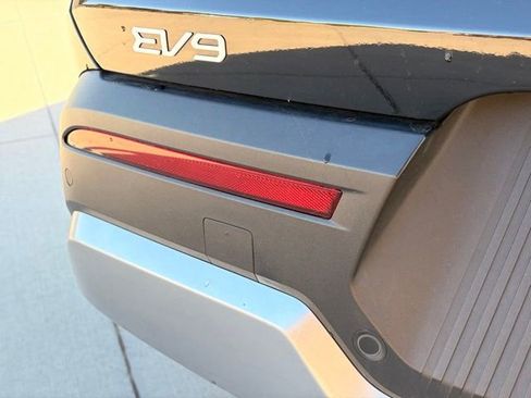 Used 2024 Kia EV9 Light Long Range RWD image 9
