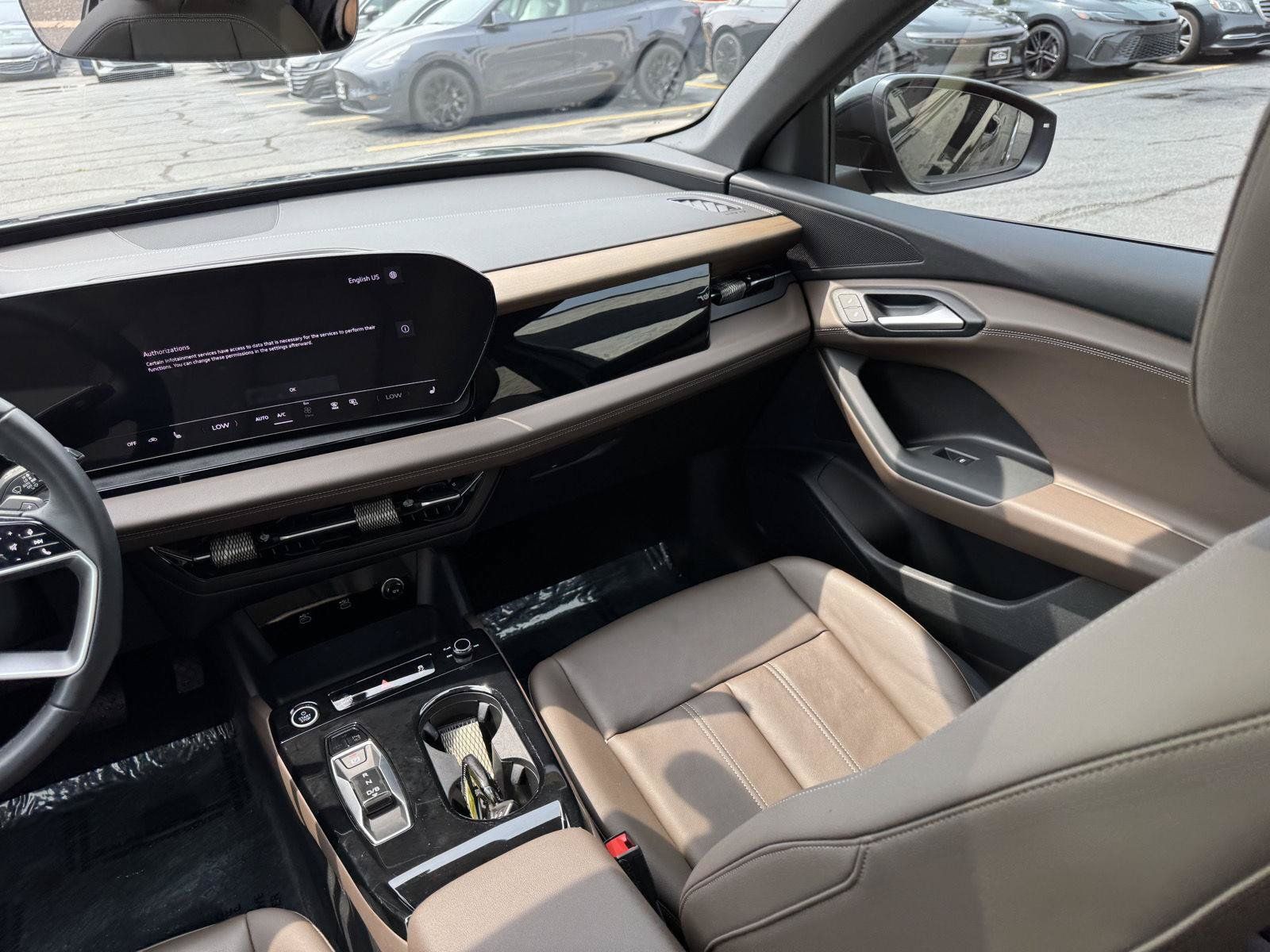 Used 2025 Audi Q6 e-tron Premium w/ Convenience Package RWD image 32