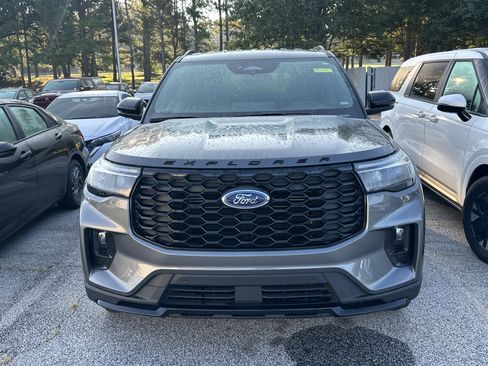 Used 2025 Ford Explorer ST-Line AWD/4WD image 2