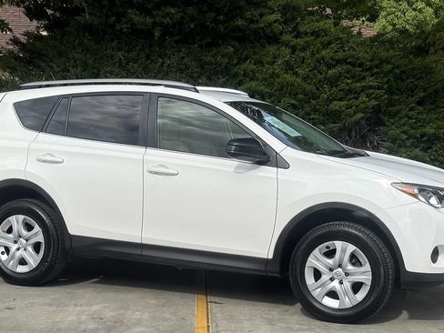 Used 2013 Toyota RAV4 LE image 3