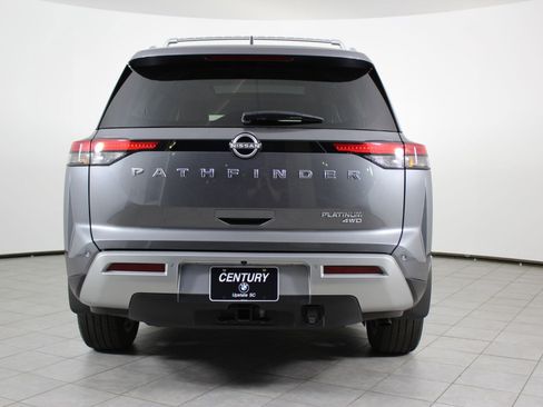 Used 2024 Nissan Pathfinder Platinum image 10