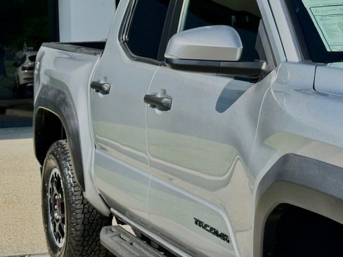 Used 2024 Toyota Tacoma TRD Off-Road w/ TRD Off Road Upgrade Package AWD/4WD image 9
