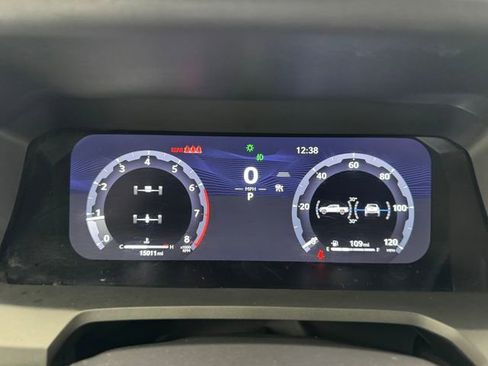 Used 2025 Toyota Tacoma TRD Sport AWD/4WD image 2