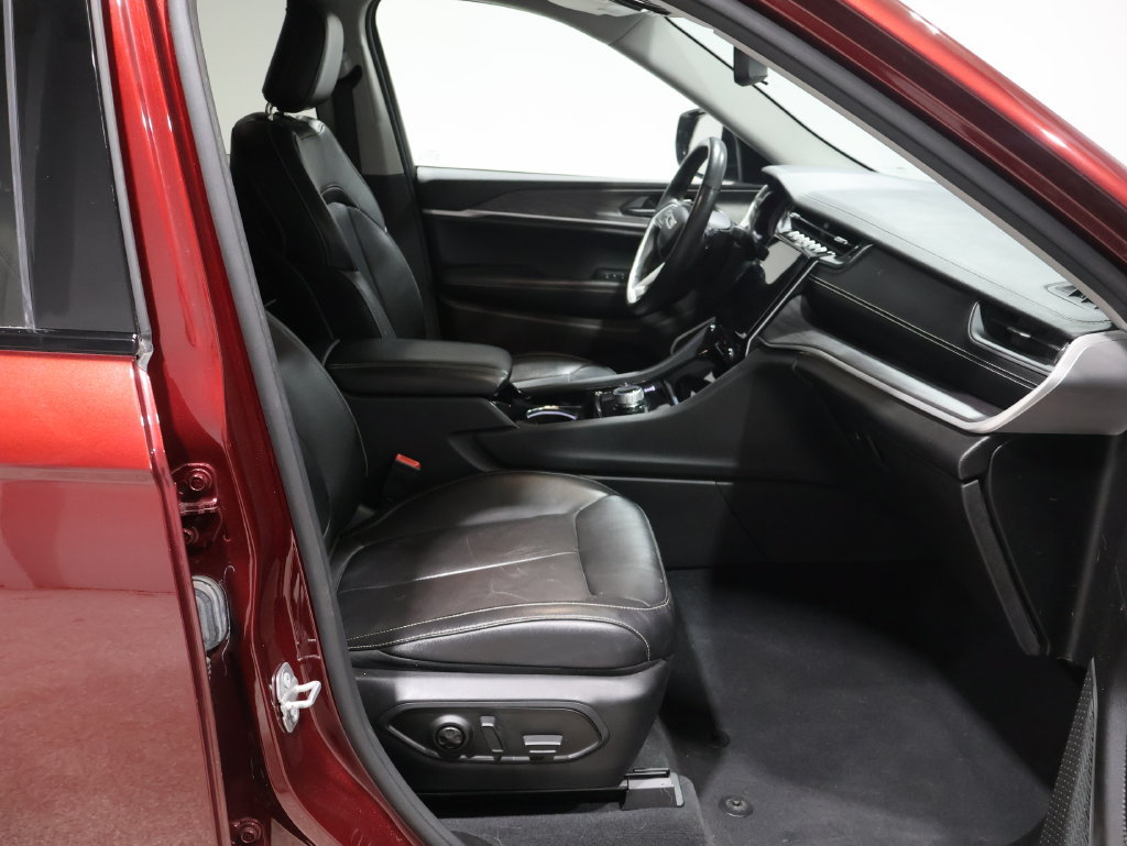 Used 2022 Jeep Grand Cherokee L Limited AWD/4WD image 24