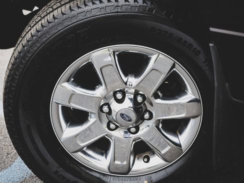 Used 2013 Ford F150 XLT w/ Luxury Equipment Group image 4