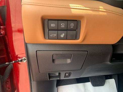 Used 2025 Toyota Highlander Platinum AWD/4WD image 34