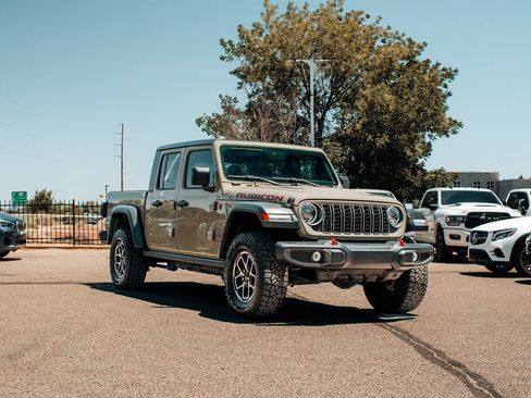Used 2025 Jeep Gladiator Rubicon w/ Convenience Group AWD/4WD image 1