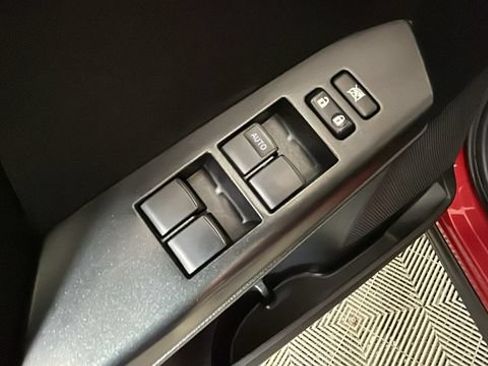 Used 2017 Toyota RAV4 LE AWD/4WD image 10
