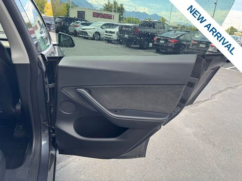 Used 2022 Tesla Model Y Long Range AWD/4WD image 13