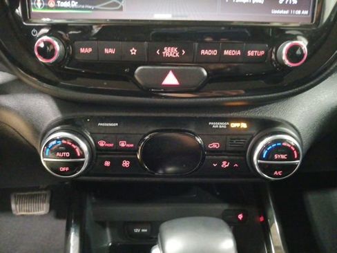 Used 2020 Kia Soul EX image 18