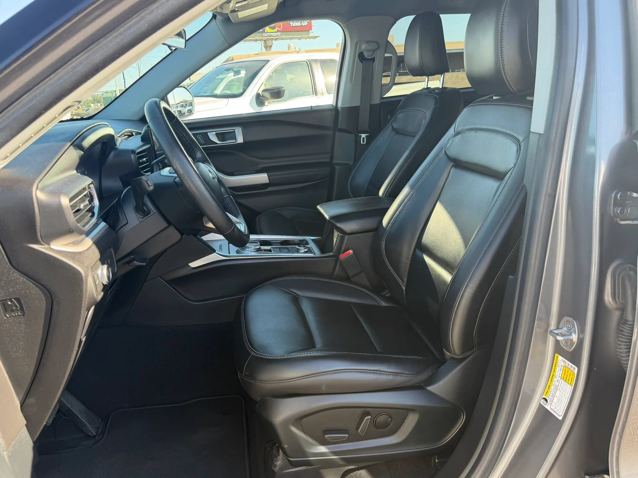 Used 2021 Ford Explorer XLT w/ Equipment Group 202A AWD/4WD image 12