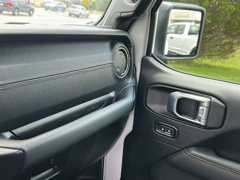 Used 2022 Jeep Gladiator Overland AWD/4WD image 21