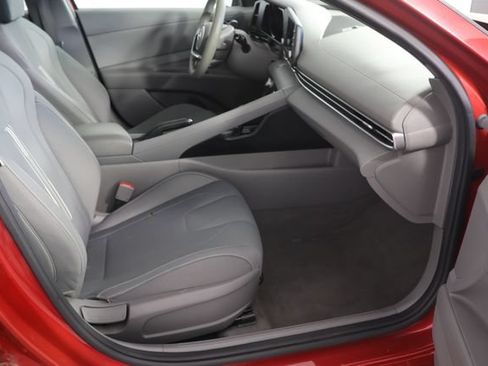 Used 2023 Hyundai Elantra SEL w/ Winter Weather Package FWD image 21