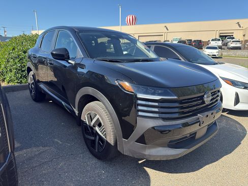 Used 2025 Nissan Kicks SV w/ Illumination Package FWD image 3