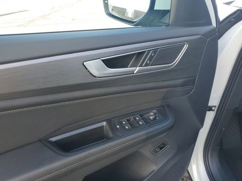 New 2026 Volkswagen Atlas Cross Sport SE image 14