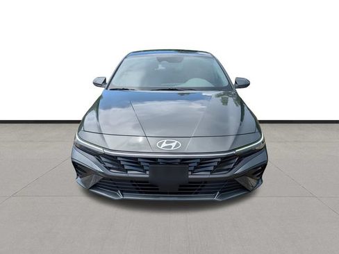 Used 2024 Hyundai Elantra SEL w/ Convenience Package FWD image 2