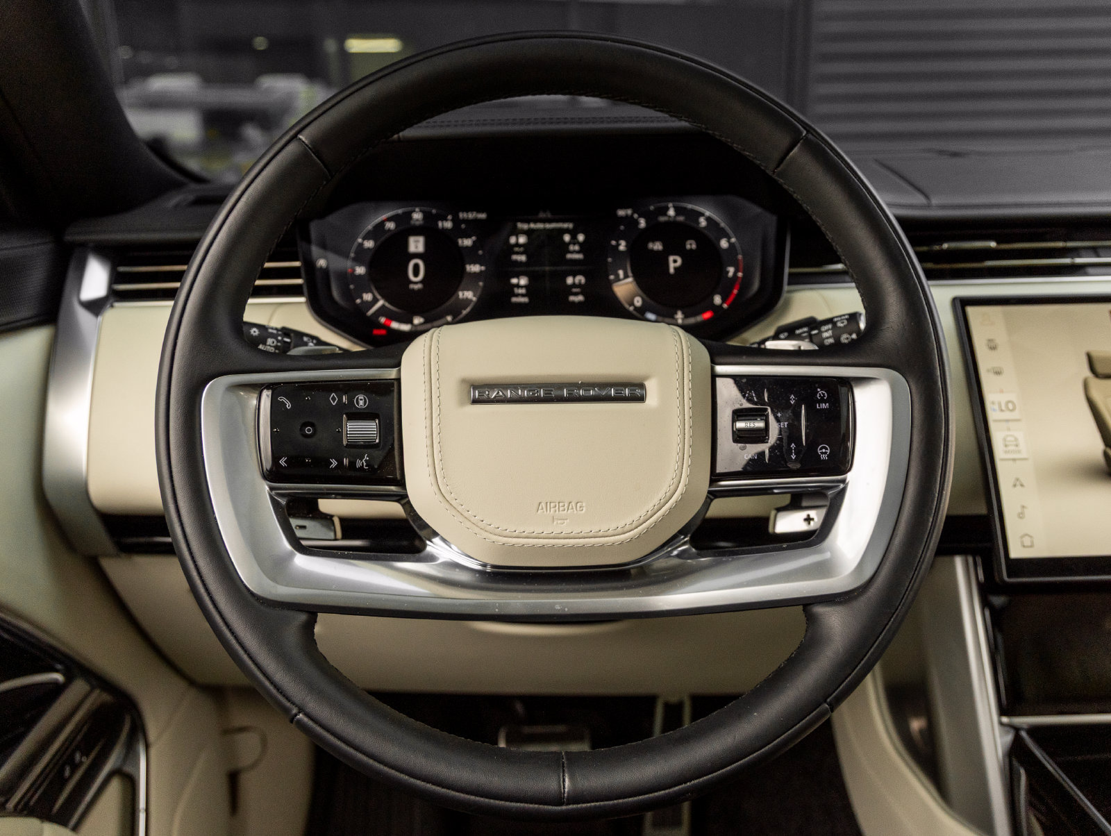 Used 2025 Land Rover Range Rover SE AWD/4WD image 26