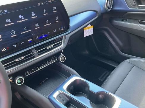 New 2025 Chevrolet Equinox EV LT image 27