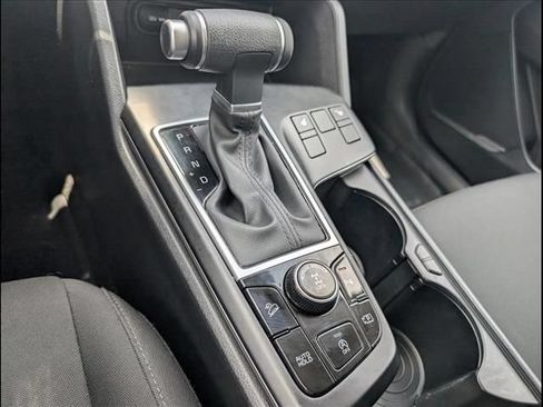 Used 2025 Kia Sportage LX AWD/4WD image 12