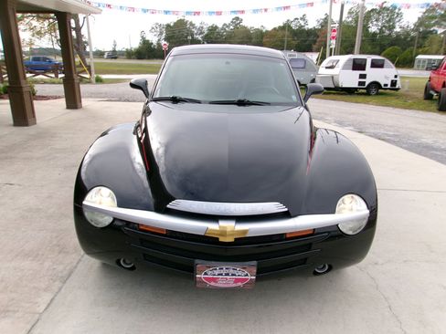 Used 2003 Chevrolet SSR w/ Preferred Equipment Group image 2