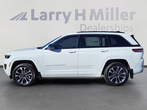 New 2025 Jeep Grand Cherokee Overland w/ Luxury Tech Group IV image 3