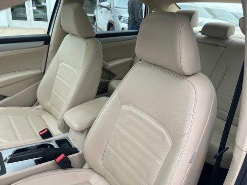Used 2019 Volkswagen Passat 2.0T Wolfsburg w/ Wheels & Sunroof Package FWD image 14