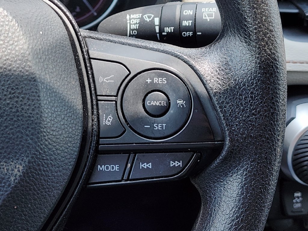 Used 2025 Toyota RAV4 XLE w/ Convenience Package FWD image 30