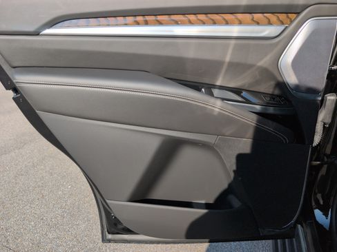 Certified 2025 Cadillac Escalade Sport Platinum w/ LPO, ONYX Package AWD/4WD image 34
