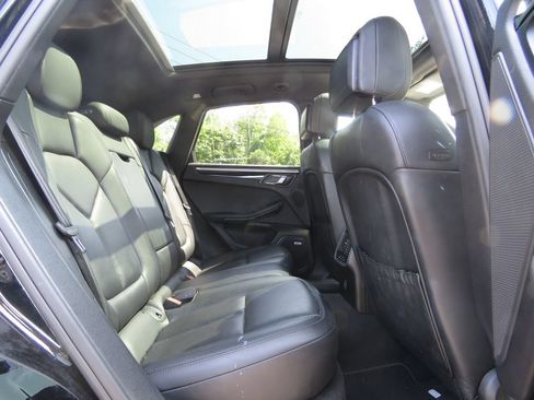 Used 2019 Porsche Macan AWD/4WD image 16
