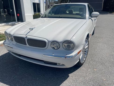 Used 2004 Jaguar XJ8 XJR image 5