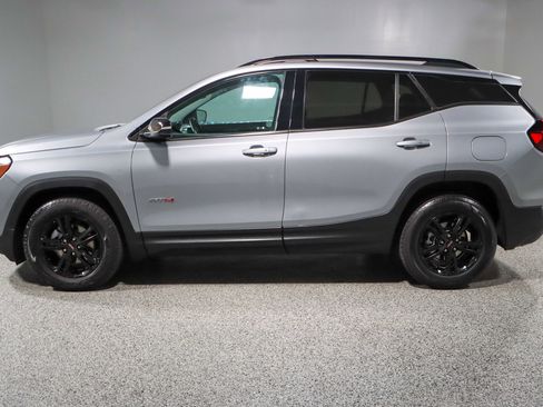 Used 2023 GMC Terrain AT4 image 10