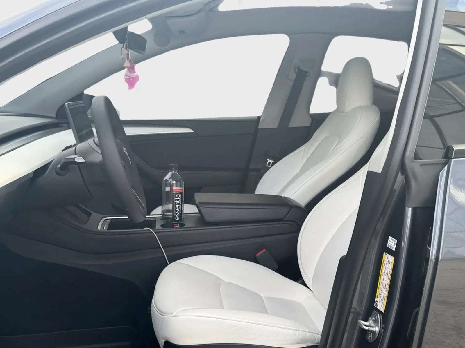 Used 2023 Tesla Model Y Performance AWD/4WD image 10