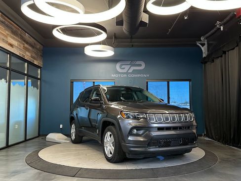 Used 2022 Jeep Compass Latitude AWD/4WD image 1
