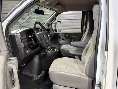 Used 2021 Chevrolet Express 3500 w/ Power Convenience Package image 17