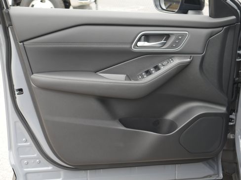 New 2026 Nissan Rogue Platinum image 33