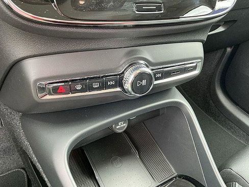 New 2026 Volvo XC40 B5 Plus w/ Climate Package AWD/4WD image 18
