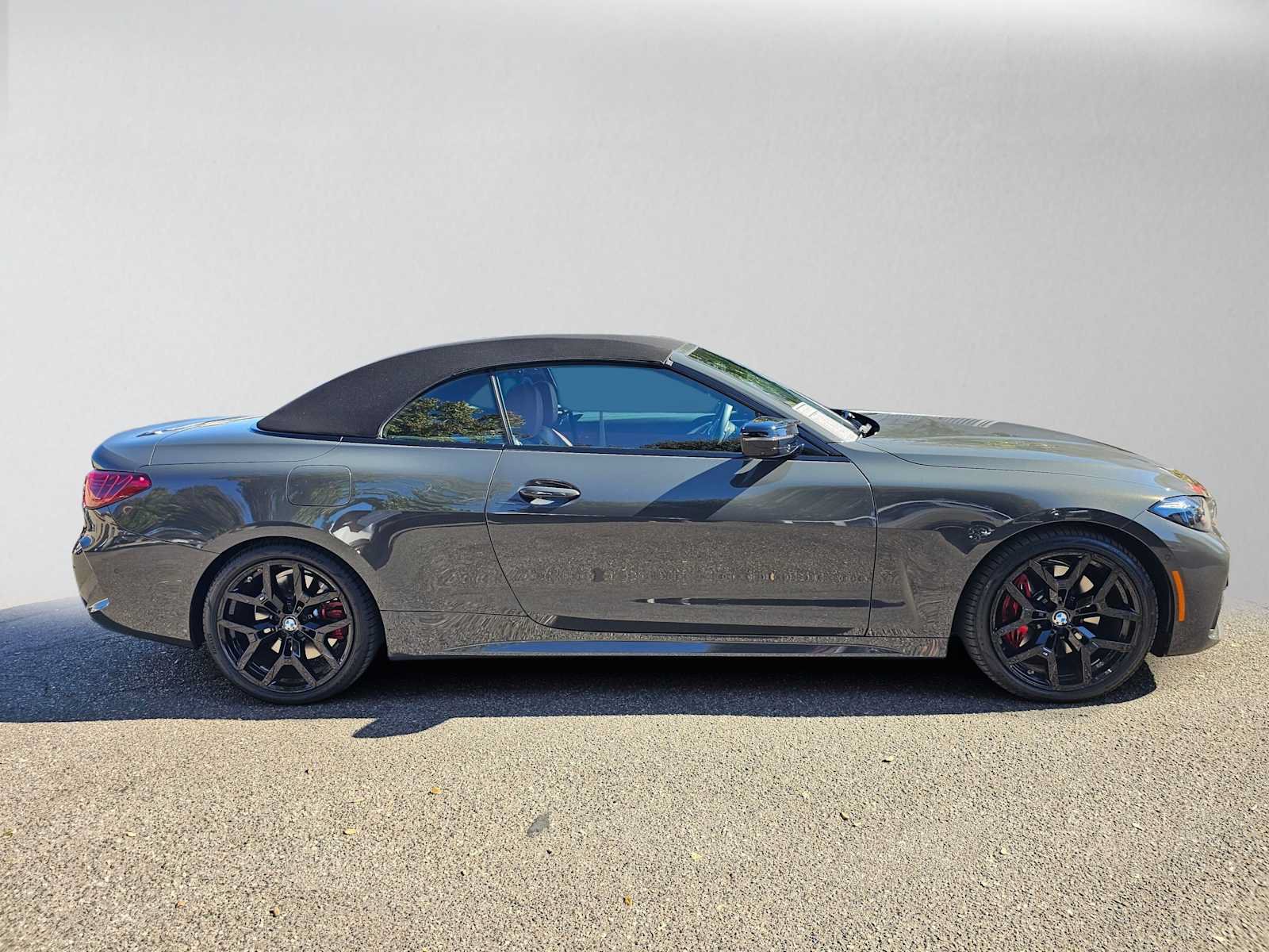Used 2026 BMW M440i Convertible w/ Premium Package RWD image 2