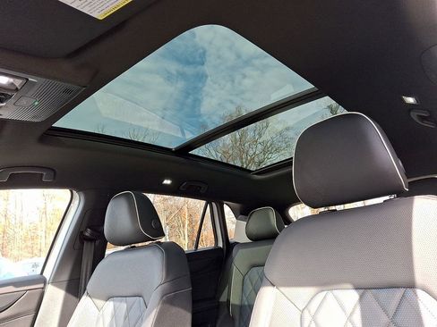 New 2026 Volkswagen Atlas Cross Sport SEL Premium R-Line image 9