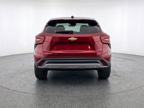Used 2025 Chevrolet Trax LT FWD image 7