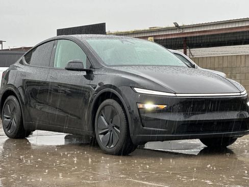 Used 2026 Tesla Model Y Long Range image 10