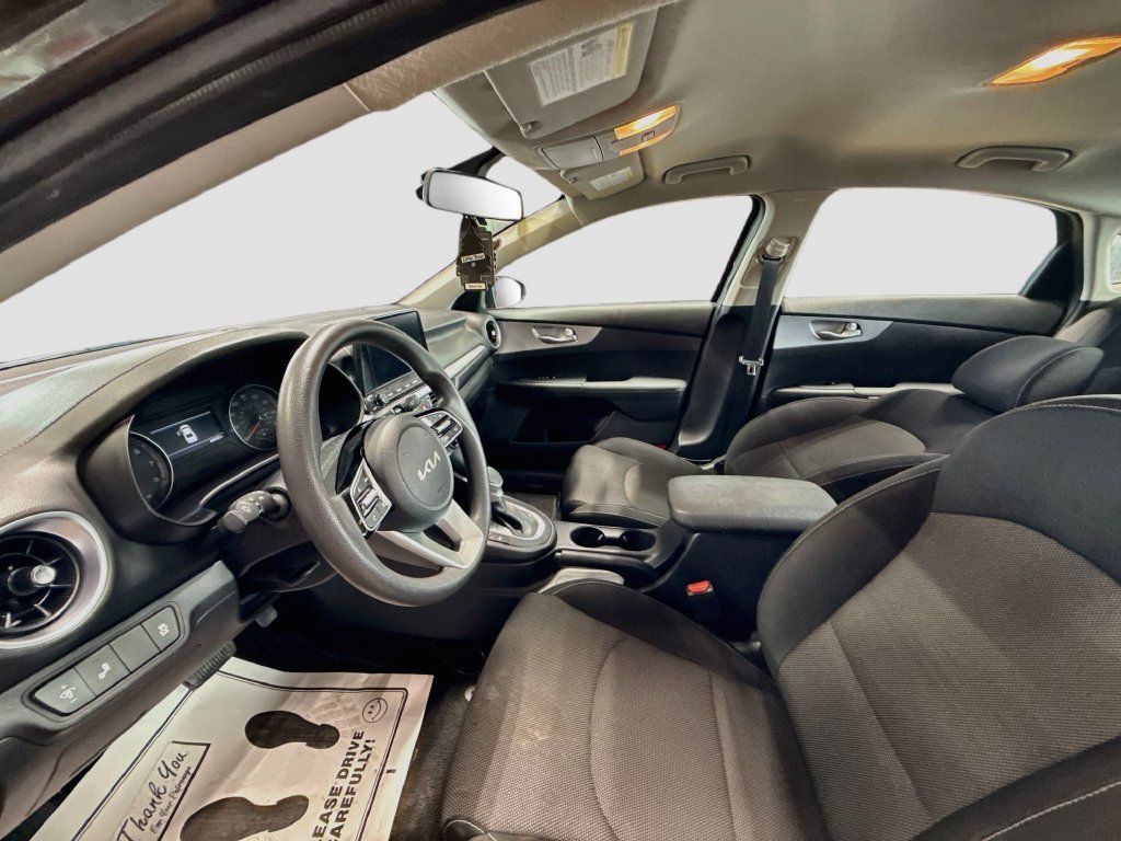 Used 2024 Kia Forte LXS w/ LXS Technology Package FWD image 20