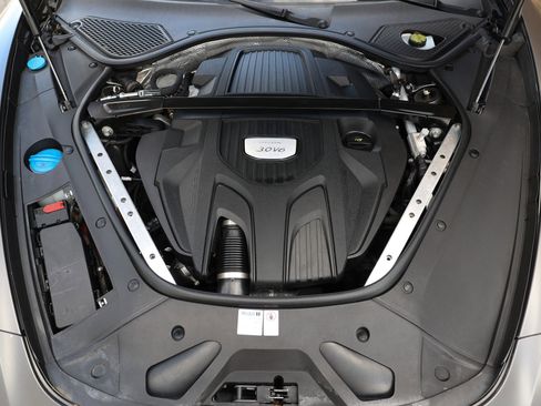 Used 2018 Porsche Panamera 4 image 22