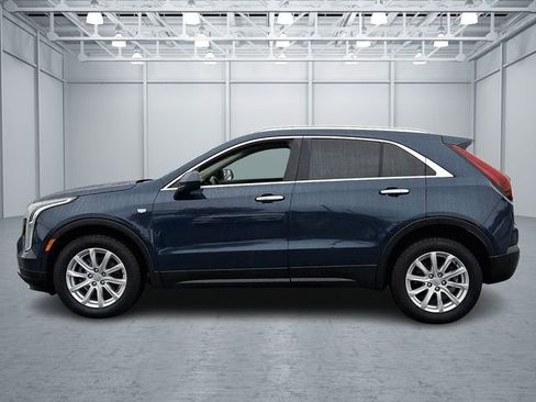 Used 2021 Cadillac XT4 Luxury w/ Cold Weather Package image 7